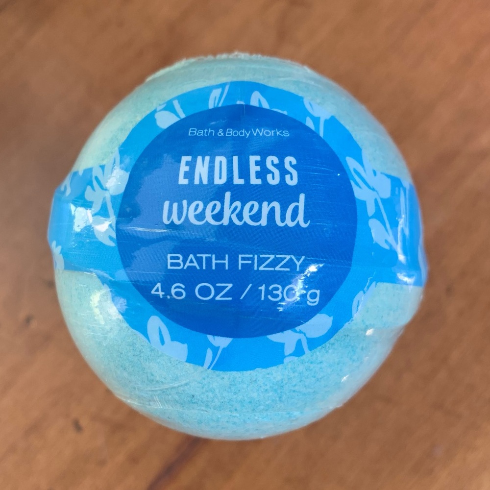 Bath & Body Works Endless Weekend Bath Fizzy Bomb Blue Brand New 4.6oz 130g